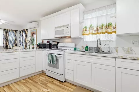 Kitchen - 924 W 134th Pl, Compton, CA 90222 photo 2 of 2