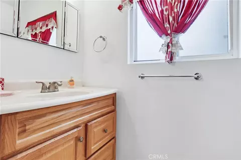 Bath - 924 W 134th Pl, Compton, CA 90222 photo 3 of 3
