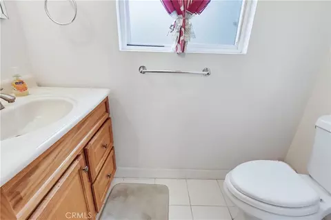 Bath - 924 W 134th Pl, Compton, CA 90222 photo 2 of 3