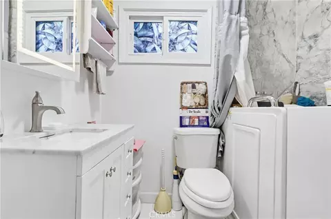 Bath - 924 W 134th Pl, Compton, CA 90222 photo 1 of 3