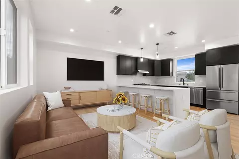 11408 W Calvert St, North Hollywood, CA 91606