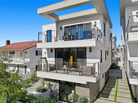 959 5th St #A, Hermosa Beach, CA 90254