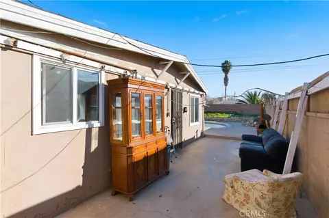 Exterior - 44022 Stanridge Ave, Lancaster, CA 93535 photo 7 of 8