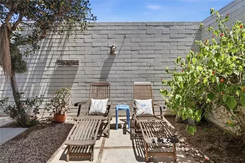 Exterior - 2999 E Ocean Blvd #120, Long Beach, CA 90803 photo 3 of 8