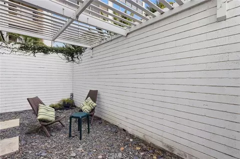 Exterior - 2999 E Ocean Blvd #120, Long Beach, CA 90803 photo 5 of 8