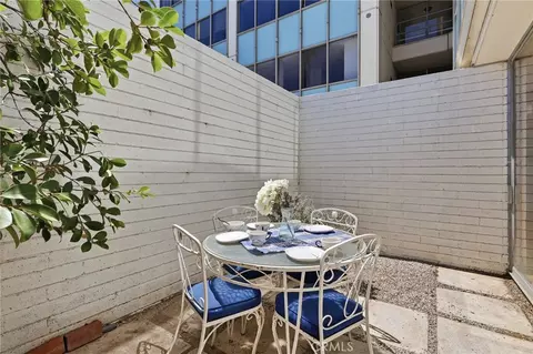 Exterior - 2999 E Ocean Blvd #120, Long Beach, CA 90803 photo 1 of 8