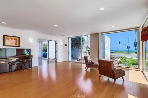 Living - 2999 E Ocean Blvd #120, Long Beach, CA 90803 photo 2 of 7