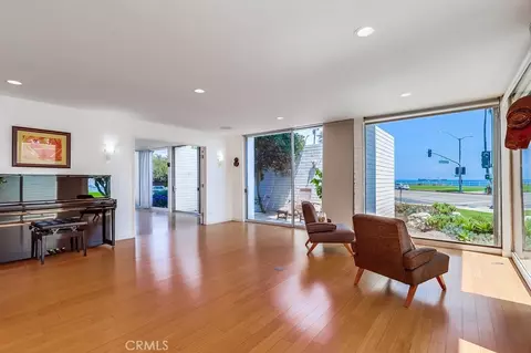 Living - 2999 E Ocean Blvd #120, Long Beach, CA 90803 photo 2 of 6
