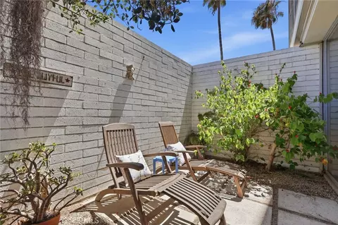 Exterior - 2999 E Ocean Blvd #120, Long Beach, CA 90803 photo 4 of 8