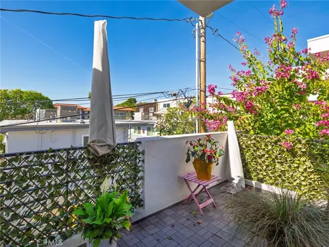 Exterior - 121 E Walnut Ave, El Segundo, CA 90245 photo 2 of 2