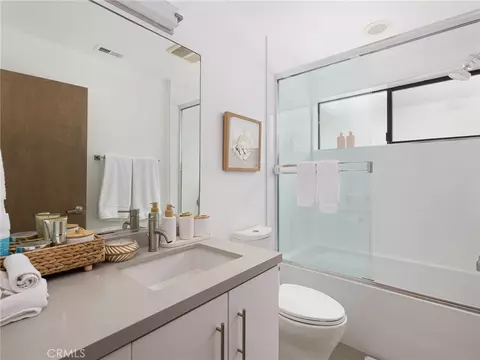 Bath - 121 E Walnut Ave, El Segundo, CA 90245 photo 5 of 5
