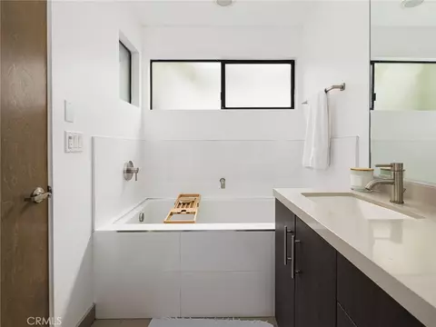 Bath - 121 E Walnut Ave, El Segundo, CA 90245 photo 3 of 5