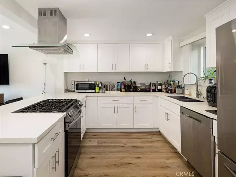 Kitchen - 526 Sheldon St, El Segundo, CA 90245 photo 3 of 5