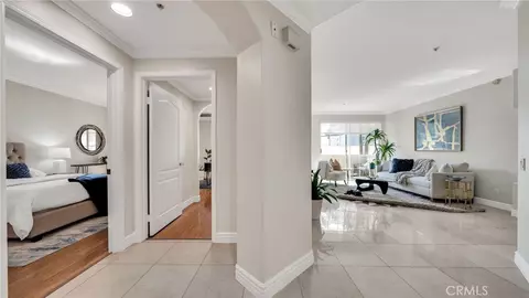 7218 Hillside Ave #202, Los Angeles, CA 90046