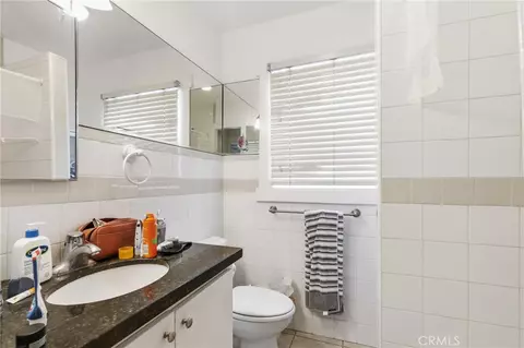 Bath - 820 Temple Ave, Long Beach, CA 90804 photo 3 of 4