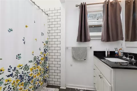 Bath - 820 Temple Ave, Long Beach, CA 90804 photo 1 of 4