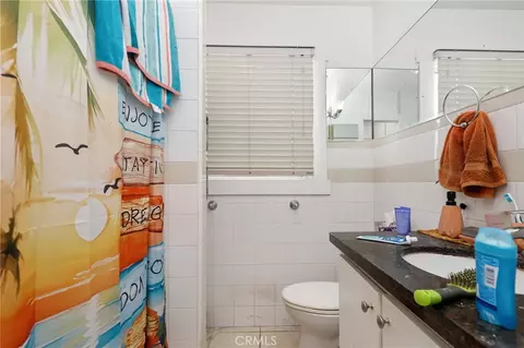 Bath - 820 Temple Ave, Long Beach, CA 90804 photo 4 of 4