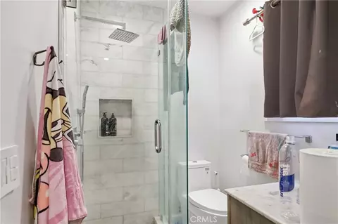 Bath - 820 Temple Ave, Long Beach, CA 90804 photo 2 of 4