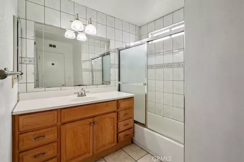 Bath - 21403 Catskill Ave, Carson, CA 90745 photo 2 of 3