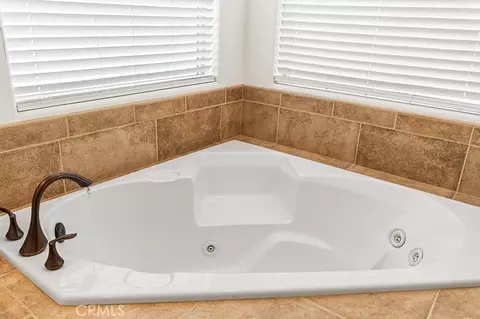Bath - 61424 Latham Trl, Joshua Tree, CA 92252 photo 2 of 4