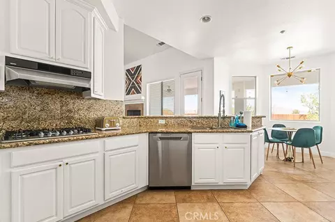 Kitchen - 61424 Latham Trl, Joshua Tree, CA 92252 photo 2 of 3