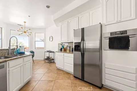Kitchen - 61424 Latham Trl, Joshua Tree, CA 92252 photo 1 of 3