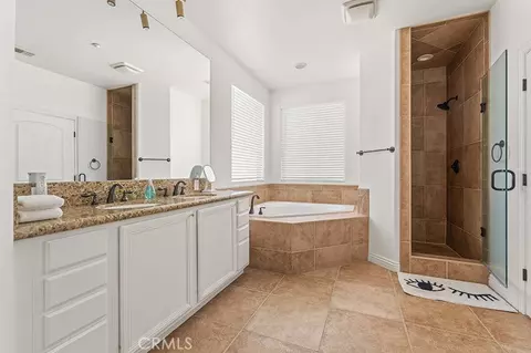 Bath - 61424 Latham Trl, Joshua Tree, CA 92252 photo 1 of 4