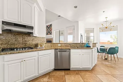 Kitchen - 61424 Latham Trl, Joshua Tree, CA 92252 photo 2 of 3