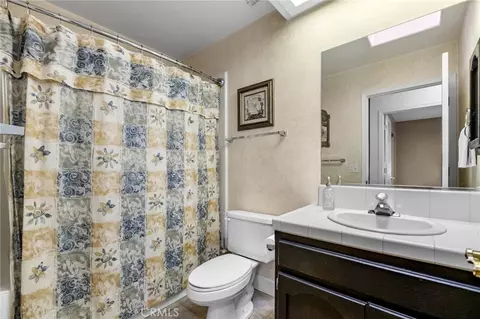 Bath - 12971 Valley View Ct, Apple Valley, CA 92308 photo 4 of 5