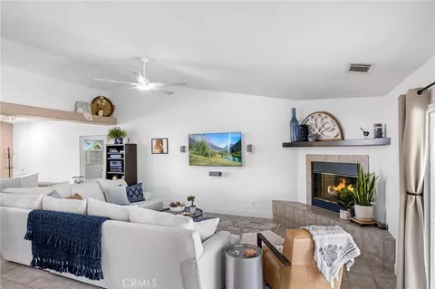 Living - 12971 Valley View Ct, Apple Valley, CA 92308 photo 2 of 3