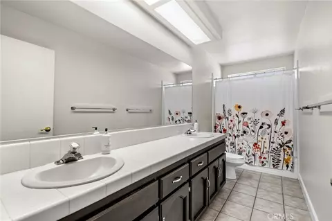 Bath - 12971 Valley View Ct, Apple Valley, CA 92308 photo 5 of 5