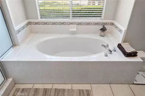 Bath - 12971 Valley View Ct, Apple Valley, CA 92308 photo 3 of 5