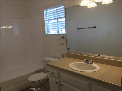 Bath - 12617 Eucalyptus Ave, Hawthorne, CA 90250 photo 3 of 3
