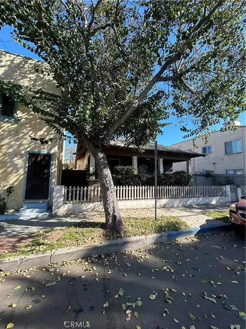 828 Maine, Long Beach, CA 90813