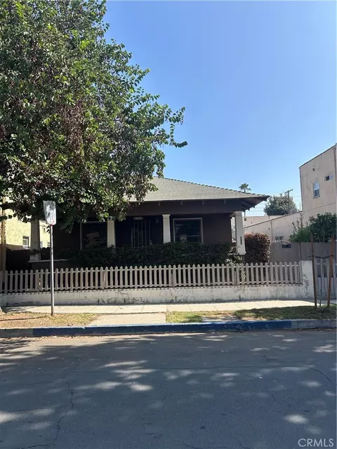 828 Maine, Long Beach, CA 90813