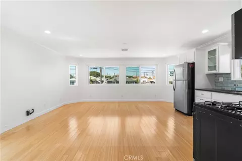 Living - 1510 E Maple Ave, El Segundo, CA 90245 photo 3 of 4