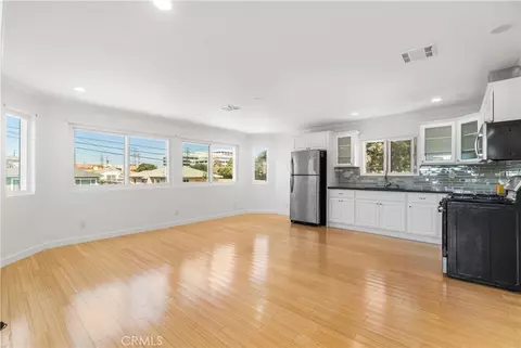 Living - 1510 E Maple Ave, El Segundo, CA 90245 photo 4 of 4
