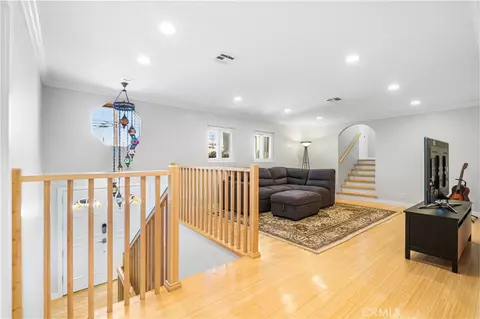Entry Way - 1510 E Maple Ave, El Segundo, CA 90245 photo 1 of 2