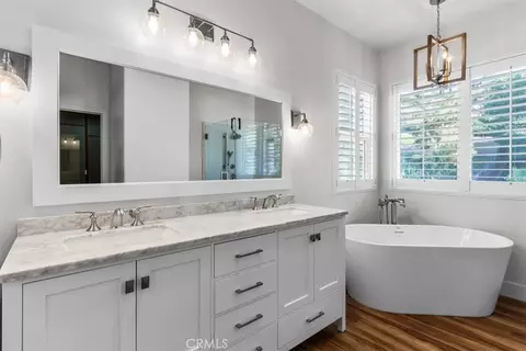 Bath - 2108 Jeremy Pl, Escondido, CA 92027 photo 3 of 4