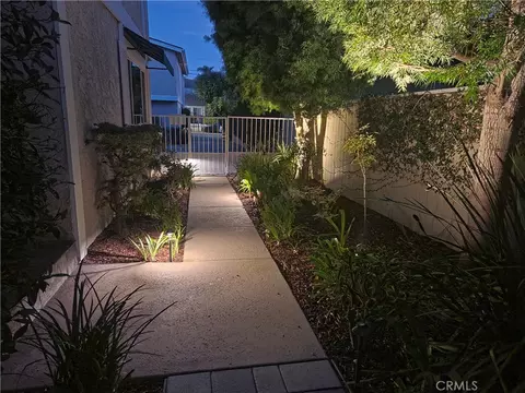 Exterior - 2213 Pullman Ln #1, Redondo Beach, CA 90278 photo 18 of 21