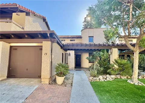 19 Cabrillo Dr, Avalon, CA 90704