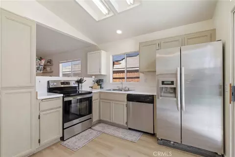 Kitchen - 44462 Cayenne Trl, Temecula, CA 92592 photo 2 of 2