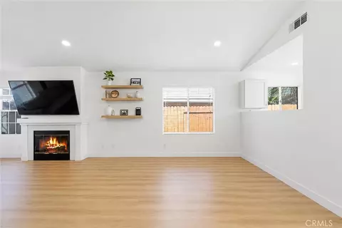 Living - 44462 Cayenne Trl, Temecula, CA 92592 photo 3 of 4