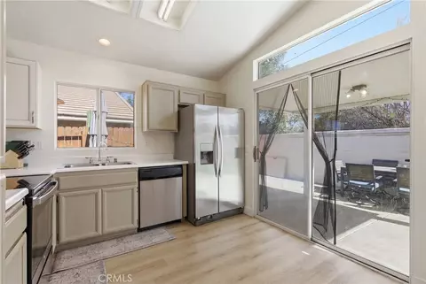 Kitchen - 44462 Cayenne Trl, Temecula, CA 92592 photo 1 of 2
