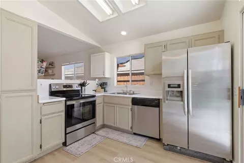 Kitchen - 44462 Cayenne Trl, Temecula, CA 92592 photo 2 of 2
