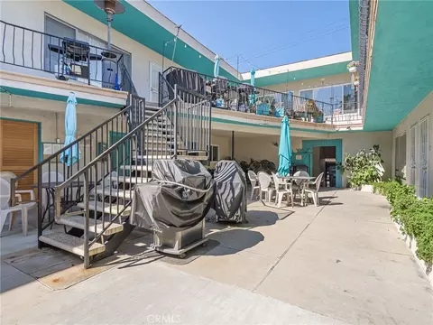 Exterior - 1101 E Ocean Blvd #2, Long Beach, CA 90802 photo 4 of 10