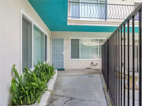 Exterior - 1101 E Ocean Blvd #2, Long Beach, CA 90802 photo 9 of 10