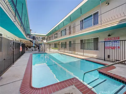 Exterior - 1101 E Ocean Blvd #2, Long Beach, CA 90802 photo 2 of 10