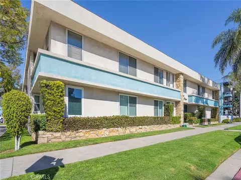 Exterior - 1101 E Ocean Blvd #2, Long Beach, CA 90802 photo 7 of 10