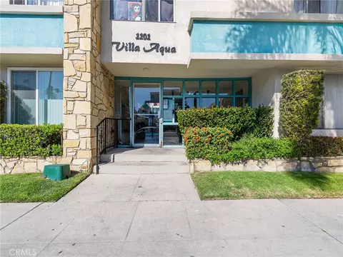 Exterior - 1101 E Ocean Blvd #2, Long Beach, CA 90802 photo 5 of 10
